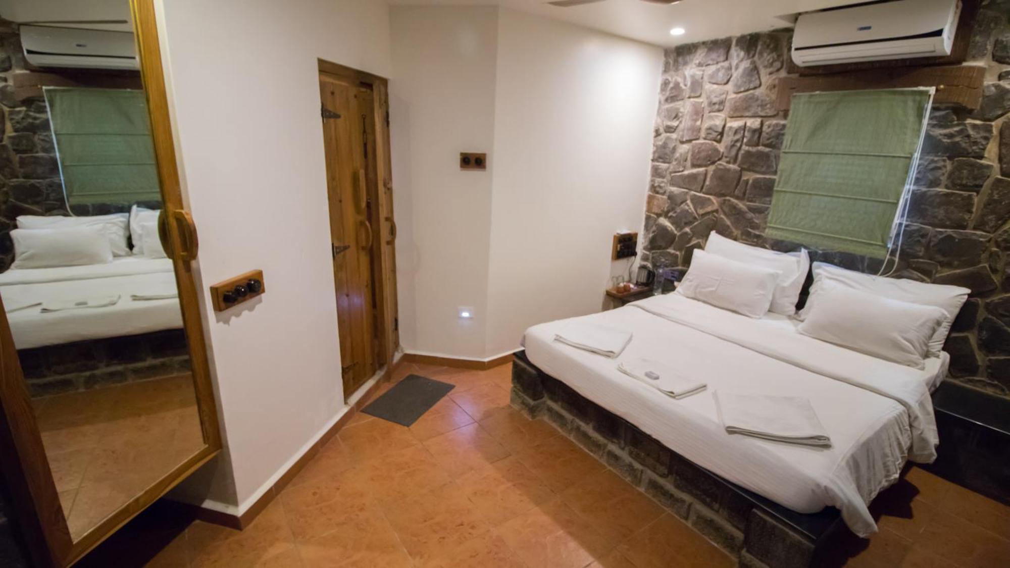 Nisarg Resort Kolhapur Dış mekan fotoğraf